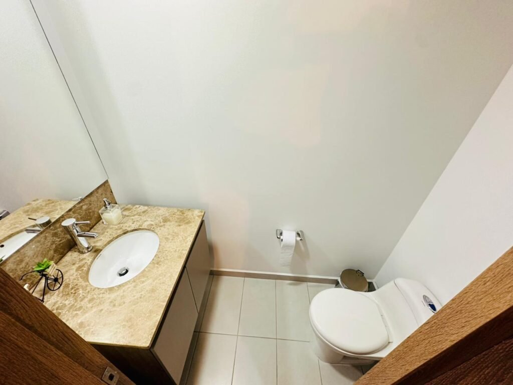 APARTAESTUDIO 802 LAURELES NOGAL