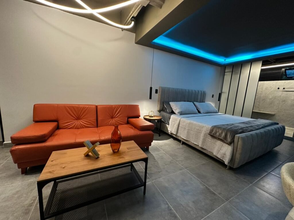 Apartaestudio amoblado en La Floresta – Medellín
