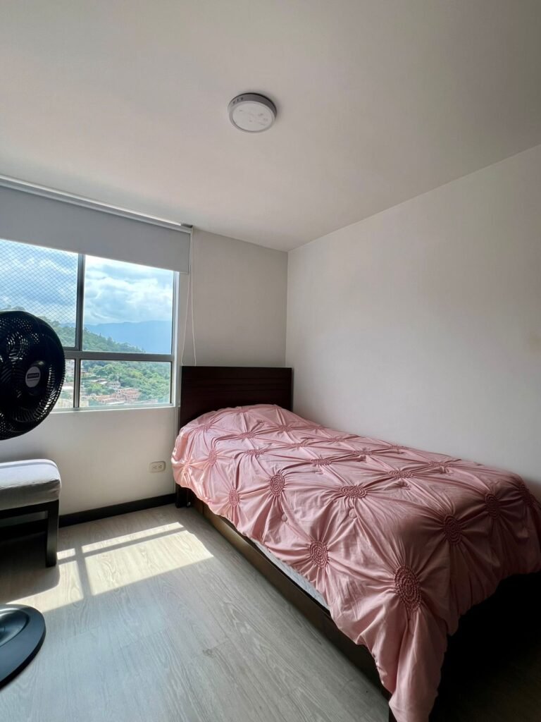 APARTAMENTO EN RENTA AMOBLADA – ROBLEDO TIERRA FIRME