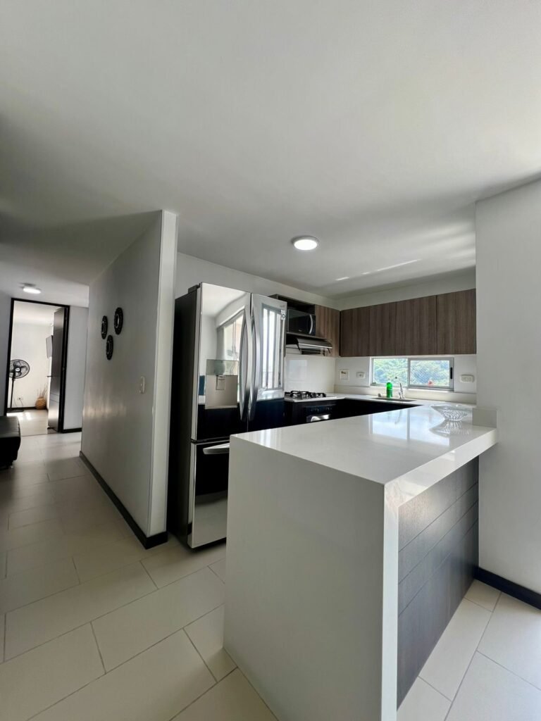 APARTAMENTO EN RENTA AMOBLADA – ROBLEDO TIERRA FIRME