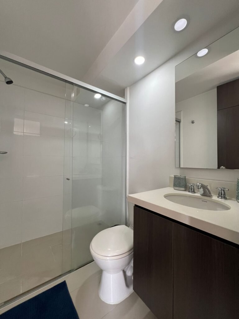 APARTAMENTO EN RENTA AMOBLADA – ROBLEDO TIERRA FIRME