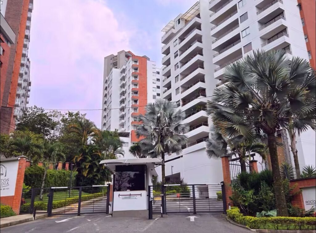 Apartamento de 110 mts, piso 11, Envigado – Abadía