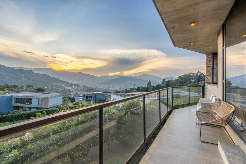 Exclusiva casa de lujo en renta – Envigado  ✨ Descripción: