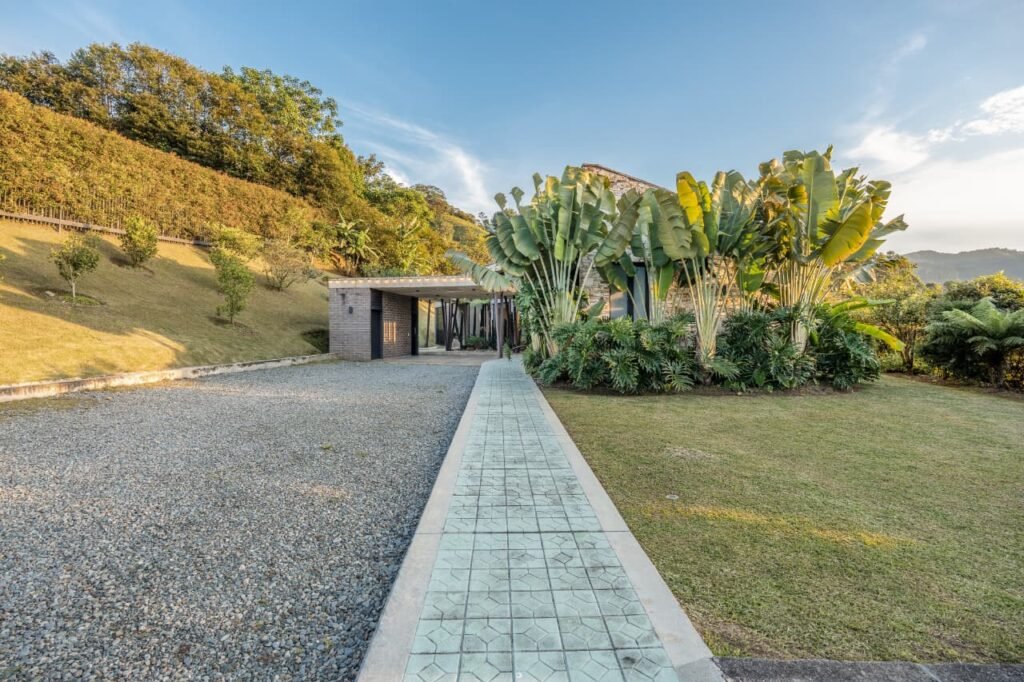 Exclusiva casa de lujo en renta – Envigado  ✨ Descripción: